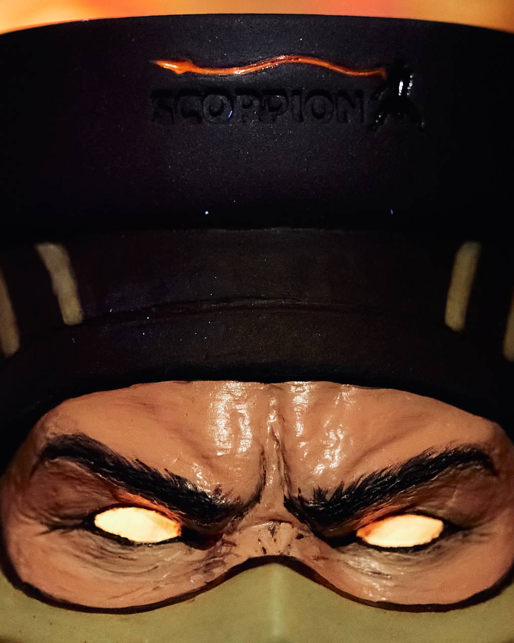 Kong Scorpion Bowl glow effect under UV light